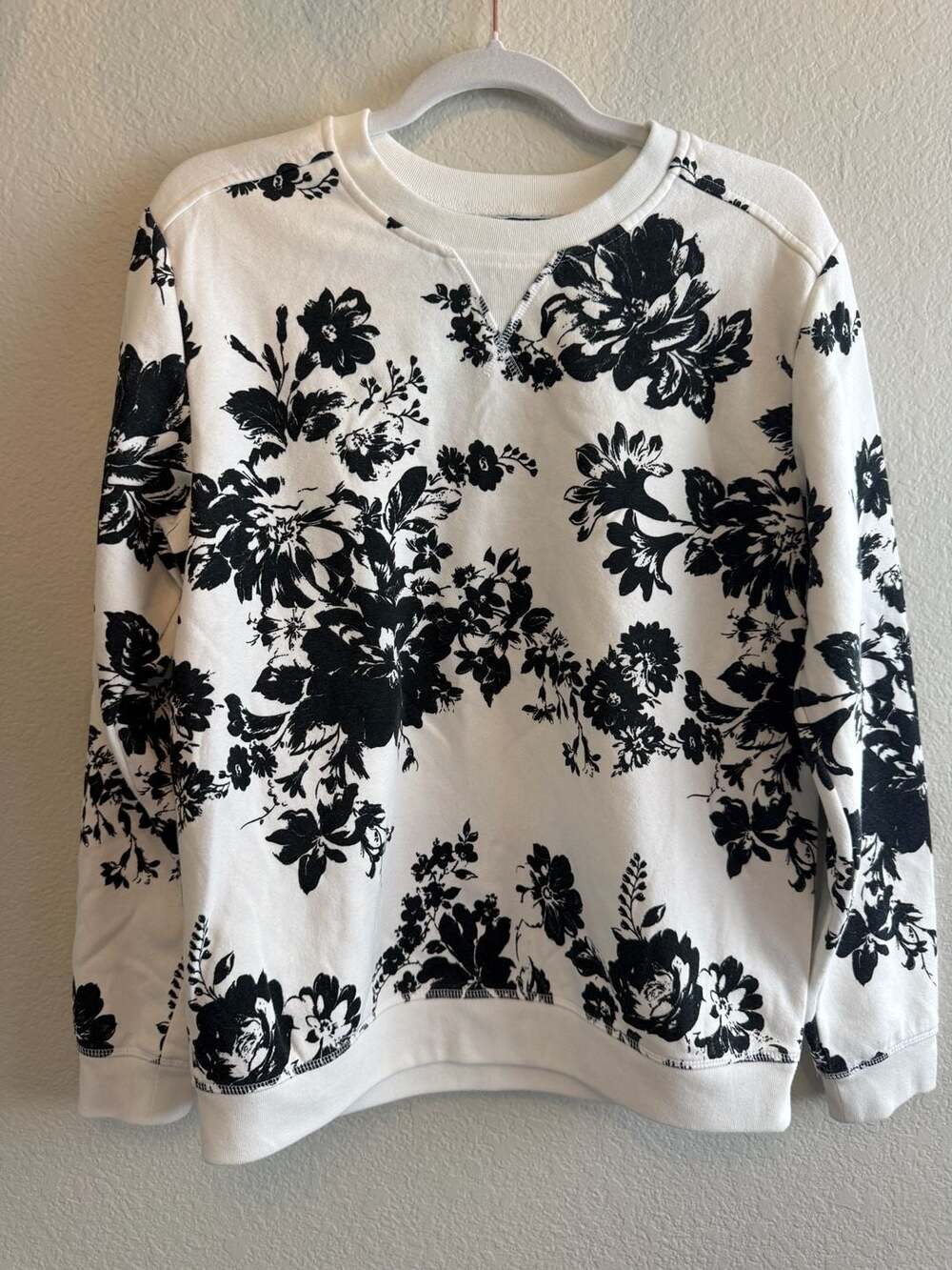 Karen Scott Sport Black and White Floral Print Long Sleeve Crewneck Sweatshirt